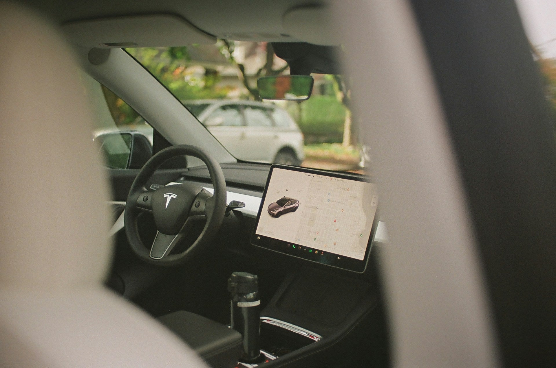 How Tesla-Style Screens Transform Your Car – Car Tech Studio