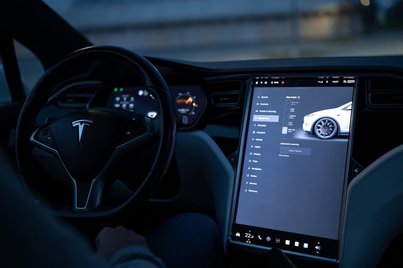 Why Tesla-Style Head Units Are a Game-Changer – Car Tech Studio